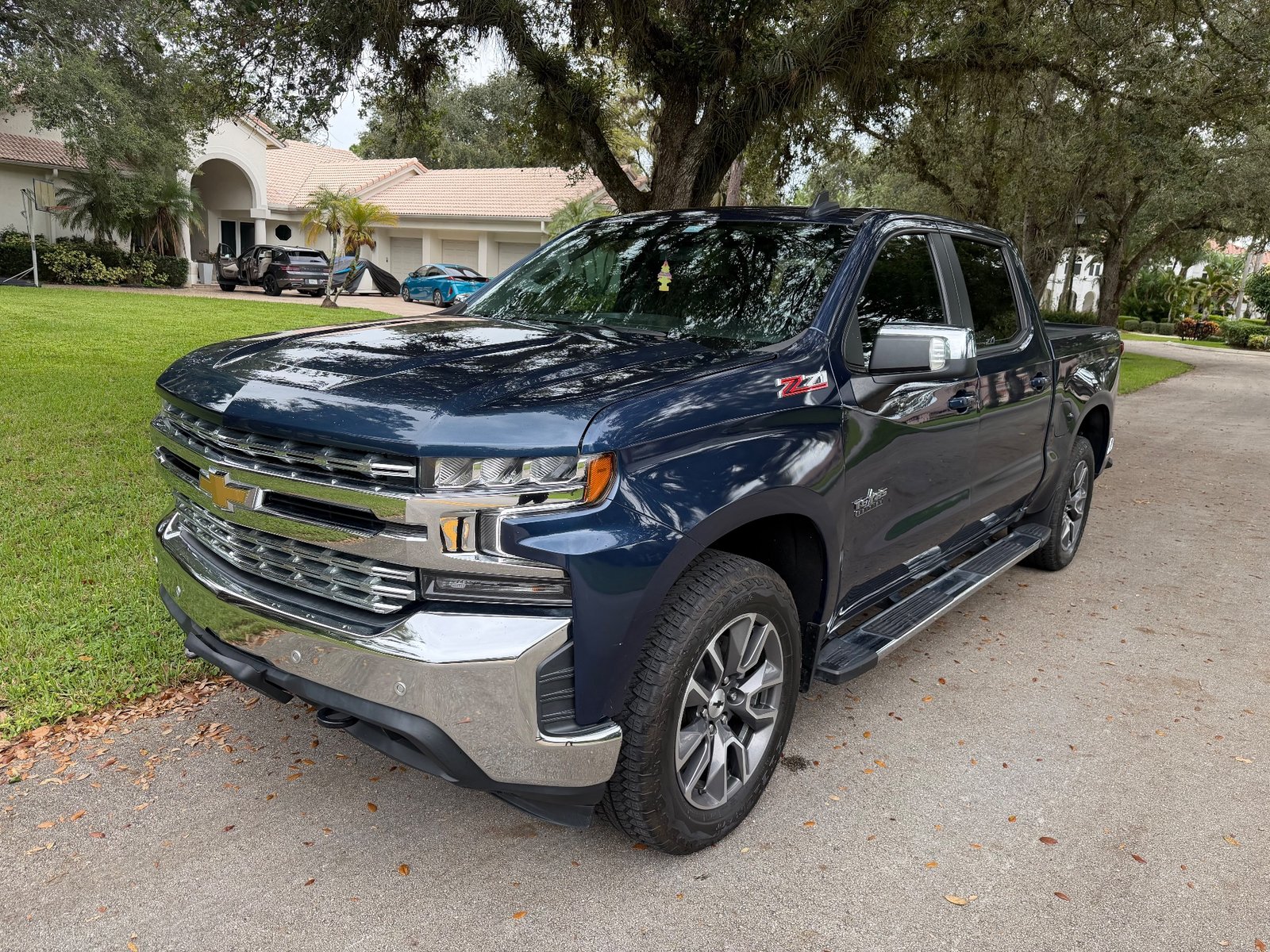 Cover photo for 4WHEELS4U Motors — the actual 2022 Chevrolet Silverado from its Carib Alumni listing